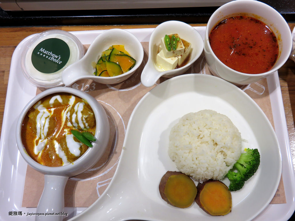 【台南.東區】家咖哩 。台南成大店：有機食物餐廳、馬修嚴選優格、成大校區美食，家咖哩揪好呷~ @緹雅瑪 美食旅遊趣