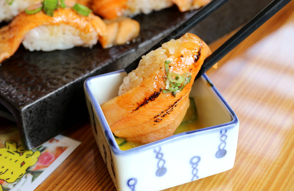 【高雄.鳳山區】蒲田和食料理。日本料理：刺身∣壽司∣生魚握∣丼飯∣手捲∣揚物∣燒物∣冷物沙拉，平價滿足吃飽飽 @緹雅瑪 美食旅遊趣