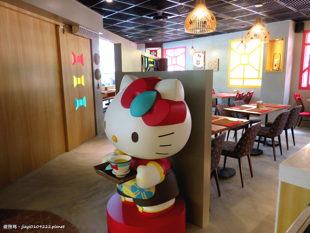 【台南.中西區】HELLO KITTY 呷茶 Chat Day。HELLO KITTY主題餐廳：結合台南府城文化元素的茶飲輕食餐廳 @緹雅瑪 美食旅遊趣