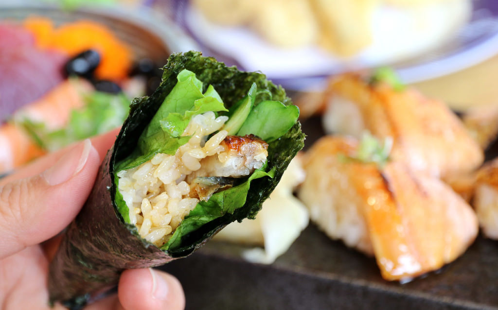 【高雄.鳳山區】蒲田和食料理。日本料理：刺身∣壽司∣生魚握∣丼飯∣手捲∣揚物∣燒物∣冷物沙拉，平價滿足吃飽飽 @緹雅瑪 美食旅遊趣