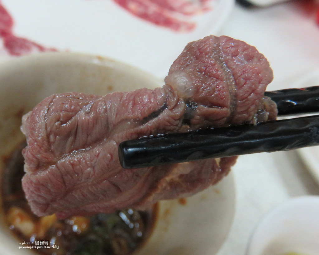 【台南.仁德區】萬福牛肉莊：牛腩爐湯頭鮮+新鮮優質牛肉。食尚玩家也來報導 @緹雅瑪 美食旅遊趣