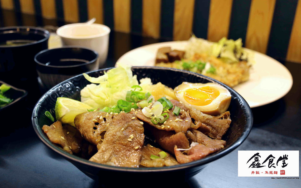 【嘉義.西區】鑫食堂。燒肉丼飯.烏龍麵：Q彈剔透米飯+現點現烤「炙燒牛肉飯」，美味秒殺的平價丼飯在這裡 @緹雅瑪 美食旅遊趣