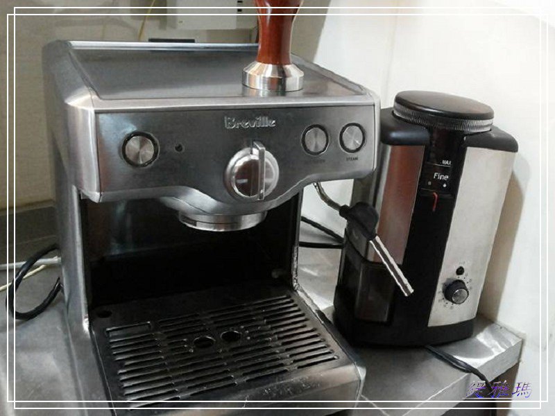 Breville BES980XL 智慧型半自動式咖啡機.自動磨+填壓+打奶泡.在家自己就是職業級咖啡師 @緹雅瑪 美食旅遊趣